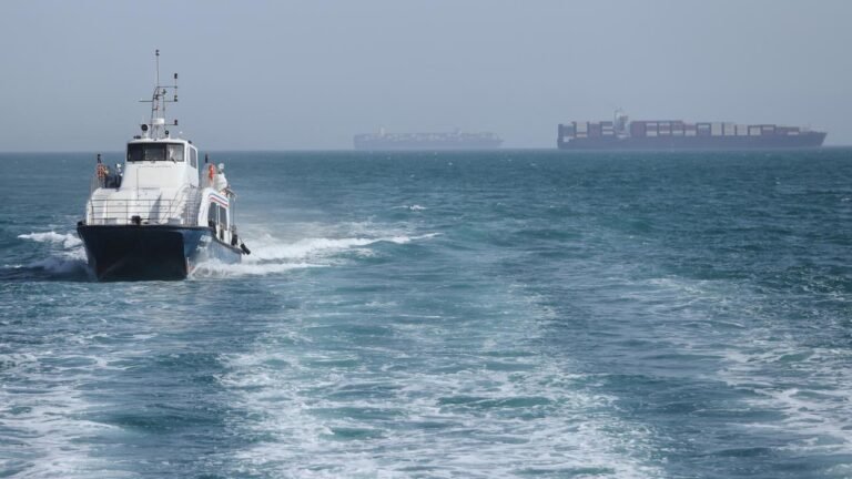 iran-bandar-abbas-strasse-hormus-patrouillenboot-1001280x720.jpeg