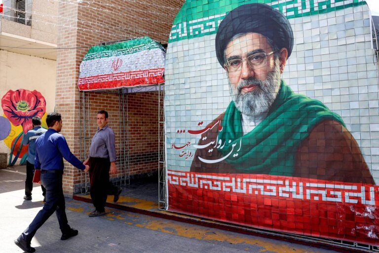 iran_murales_afp.jpeg