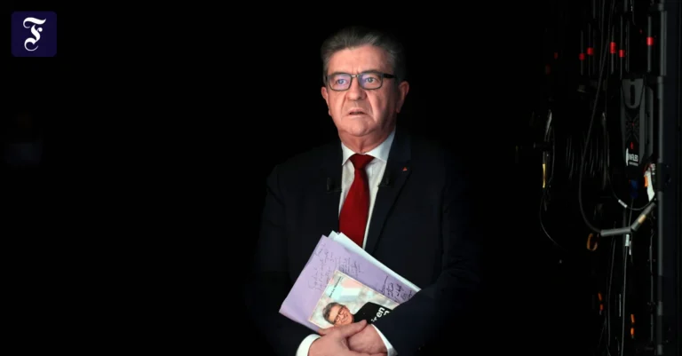 jean-luc-m-lenchon-wartet-am.webp.webp