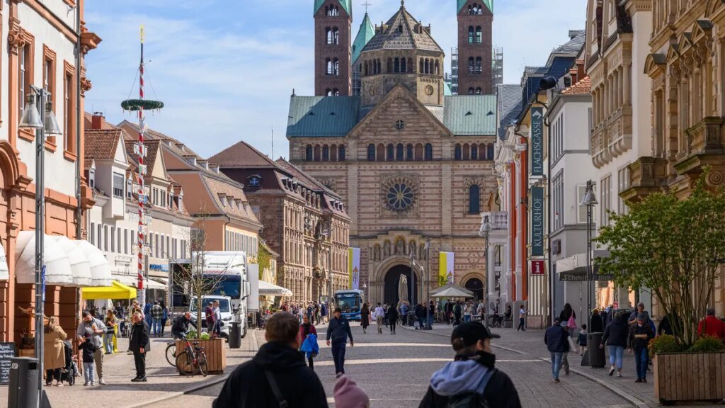 menschen-in-der-innenstadt-von-speyer.jpg