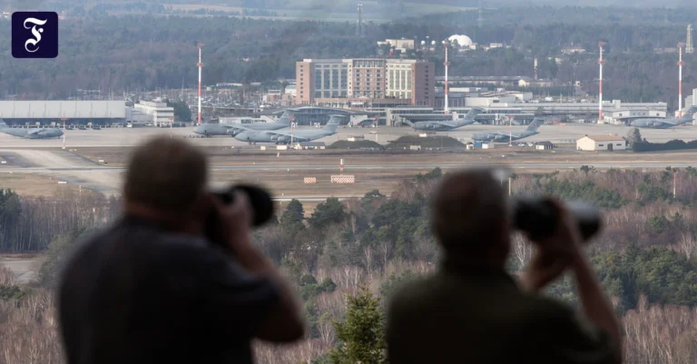 planespotter-schauen-vom.webp.webp