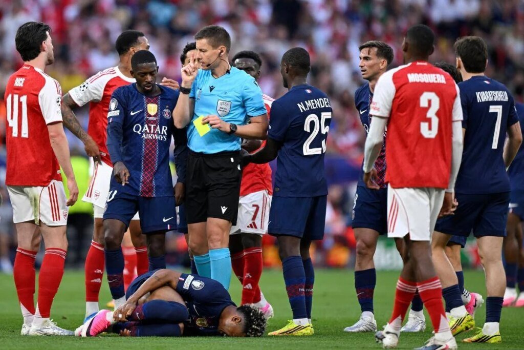 psg_arsenal_arbitro_afp.jpeg