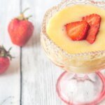 pudding-das-dessert-schmeckt-besonders-lecker-mit-frischen-fruechten.jpg