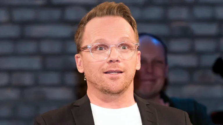 ralf-schmitz-im-bild-ralf-schmitz-comedian-und-schauspieler-deu-bremen-radio-bremen-3nach9-live-aufz.webp