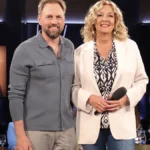 steven-gaetjen-und-bettina-tietjen-moderieren-die-ndr-talk-show-fototermin-am-9-52025-vor-der-sendun.webp