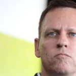 tech-investor-peter-thiel-gruendete-2003-gemeinsam-mit-alex-karp-das-datenanalyseunternehmen-palanti.webp