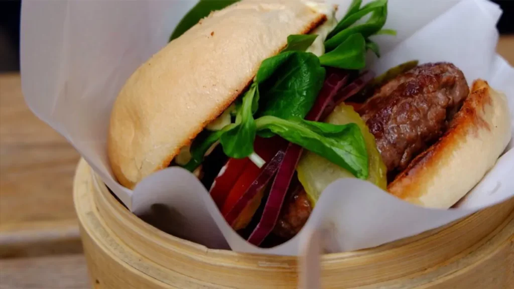 wer-die-klassische-speisen-mal-anders-wuenscht-sollte-den-shiso-burger-platz-2-in-berlin-probieren-u.webp