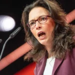 wiedergewaehlte-dgb-bundesvorsitzende-yasmin-fahimi-haelt-ihr-grundsatzreferat-dgb-bundeskongress-20.webp