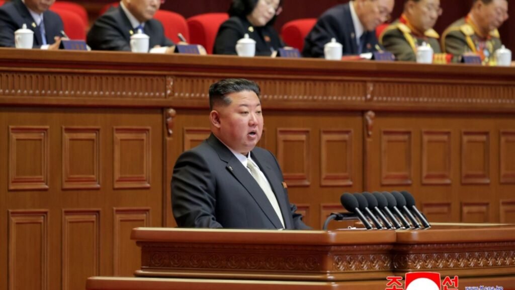 04-machthaber-kim-jong-un-bei-parteitag-im-februar-6a71225a75b214ff.jpg