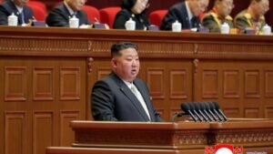 04-machthaber-kim-jong-un-bei-parteitag-im-februar-6a71225a75b214ff.jpg