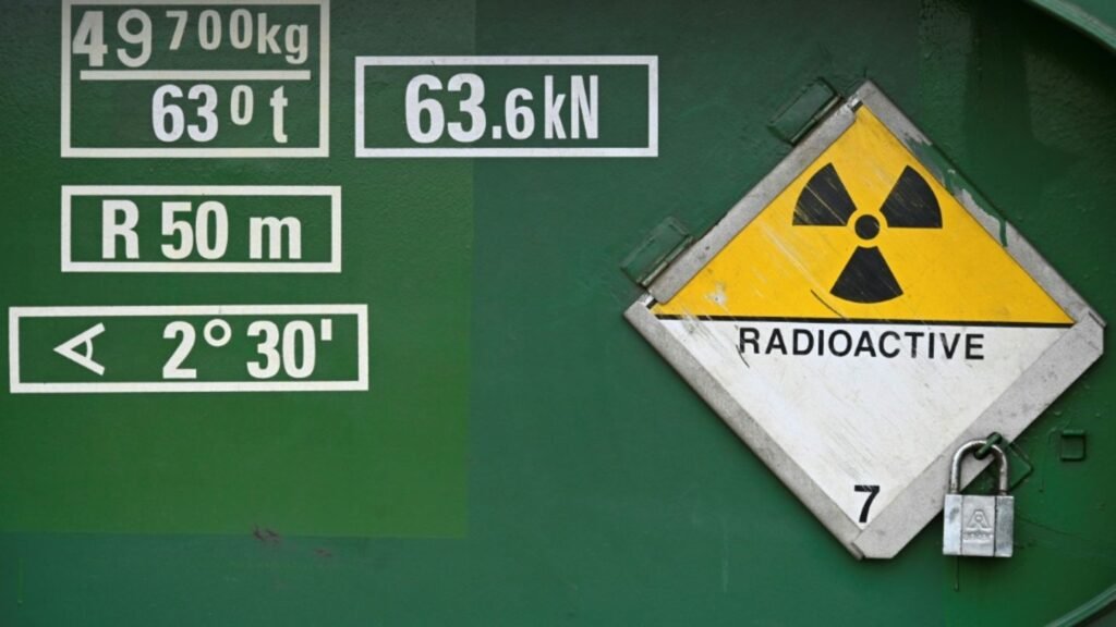 08-ein-strahlenwarnzeichen-in-fessenheim-in-frankreich-1ddabdff3315a6a3.jpg