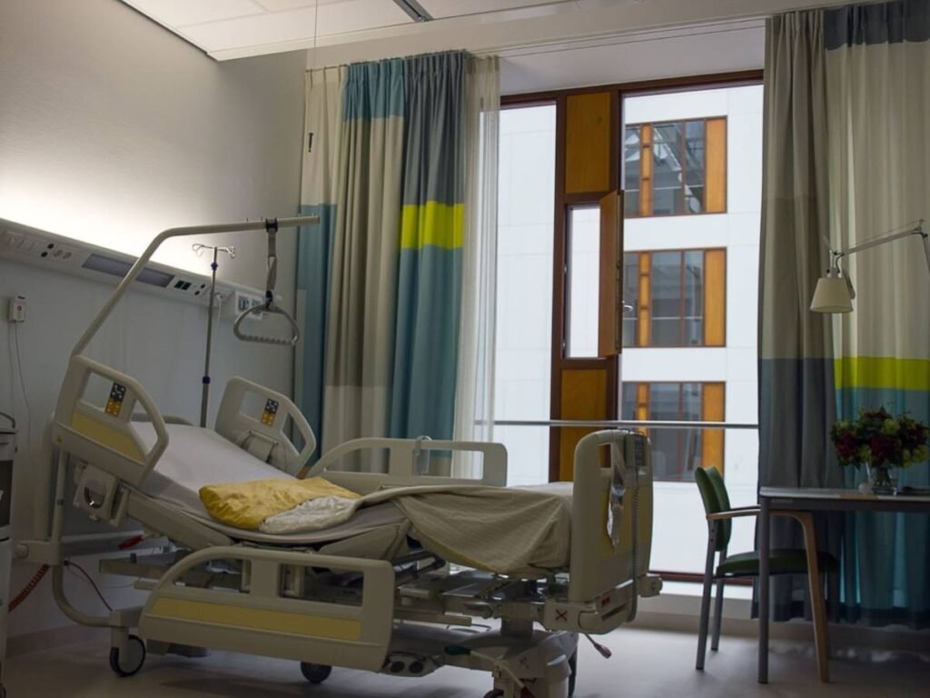 1776111903-si-spara-nel-letto-d-ospedale-gravissima-75enne.jpg