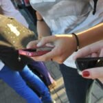 9573187_04145202_cellulare_ragazze.jpg