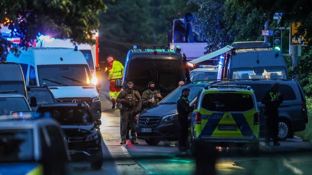 Auch-ein-Spezialeinsatzkommando-SEK-rueckte-an.jpg