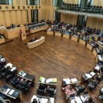 Blick-in-den-Plenarsaal-waehrend-der-Sitzung-im-Bundesrat-der-Laenderkammer.jpg