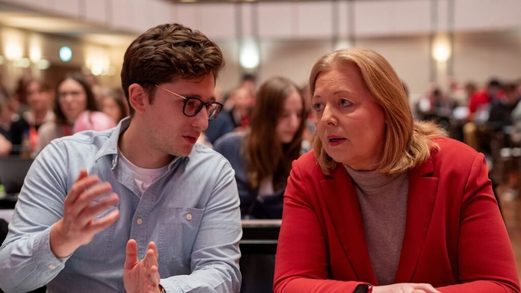 Bundesarbeitsministerin-und-SPD-Parteivorsitzende-Baerbel-Bas-r-spricht-am-zweiten-Tag-des-Bundeskon.jpeg
