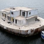 Die-ehemalige-Militaerstation-Ostervilm-im-Greifswalder-Bodden-Aufnahme-mit-einer-Drohne-Die-Plattfo.jpeg