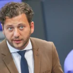 berlin-deutschland-06-052025-deutscher-bundestag-2-bundestagssitzung-franziska-brantner-und-felix-ba.webp