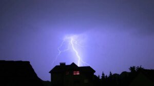 blitzeinschlag-schlimmere-katastrophen-koennen-sie-mit-entsprechenden-vorkehrungen-verhindern.jpg