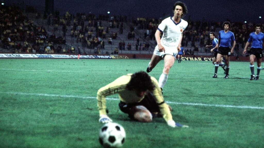 ddr-argentinien-torwart-fillol-verhindert-eine-chance-von-juergen-sparwasser.jpg