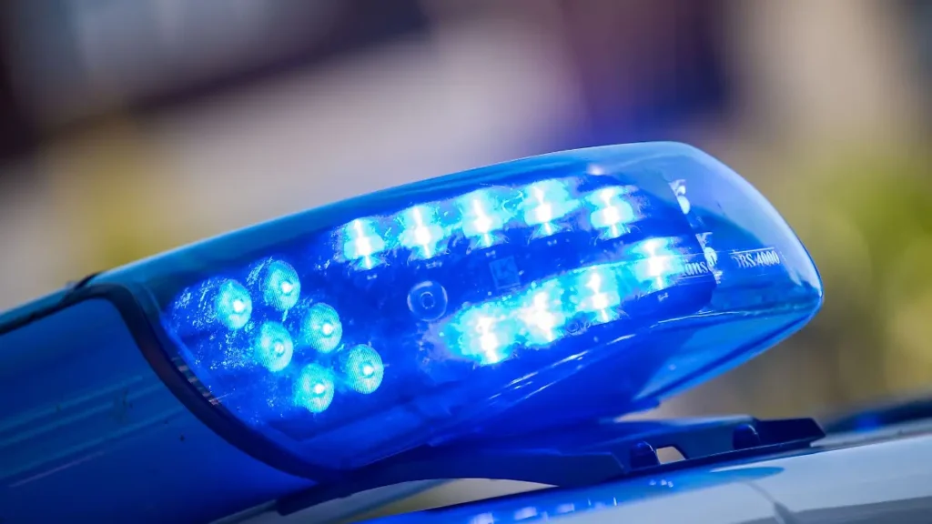 die-polizei-sucht-nach-zeugen-symbolbild.webp.webp