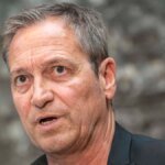 dieter-nuhr-der-comedian-hat-mit-einem-neuen-ard-programm-diskussionen-ausgeloest.jpg