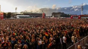 fan-fest-zur-wm-2014-auf-dem-heiligengeistfeld-archivbild-bis-zu-20000-besucher-werden-beim-konzert.webp