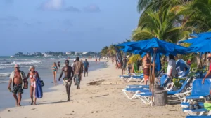 jamaika-am-seven-mile-beach-gut-zehn-kilometer-soll-er-angeblich-lang-sein-der-vielleicht-schoenste.webp