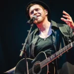 johannes-oerding-im-volksparkstadion-er-spielte-in-hamburg-das-bislang-groesste-konzert-seiner-karri.webp