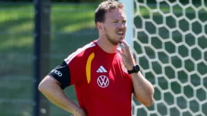 julian-nagelsmann-hier-waehrend-der-wm-vorbereitung-mit-der-dfb-elf-der-38-jaehrige-ist-seit-septemb.webp