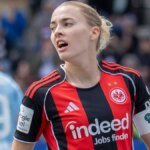 laura-freigang-im-trikot-von-eintracht-frankfurt-die-angreiferin-spielt-seit-2018-fuer-die-sge.jpg