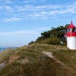 leuchtturm-auf-hiddensee-in-deutschland-kann-man-an-nord-und-ostsee-strandurlaub-machen.jpg