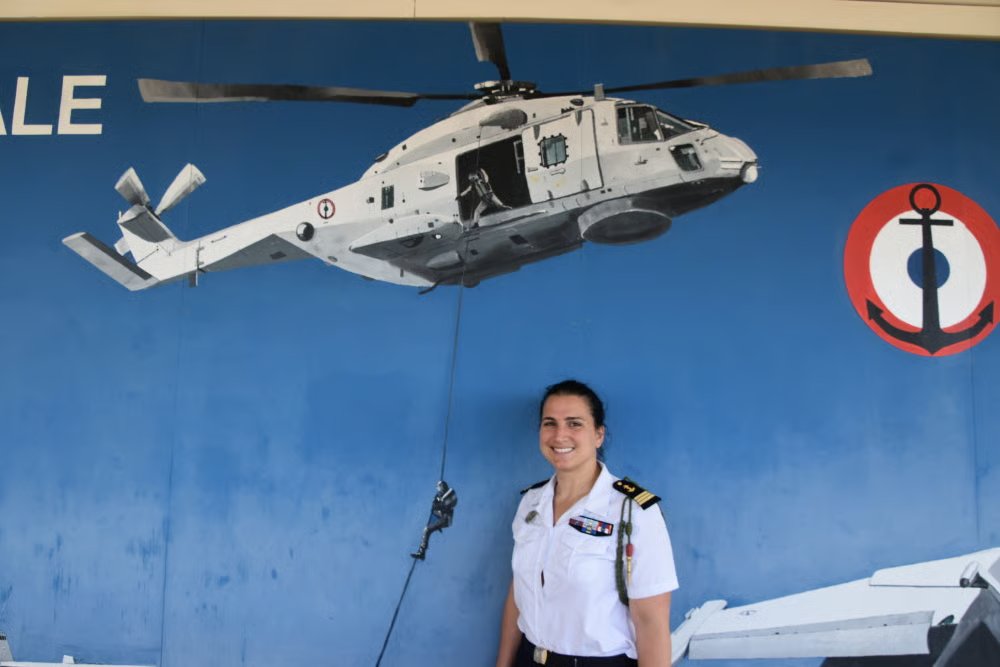 lieutenant-de-vaisseau-juliette-1780768591_6a6b0bde542a66e6b0bde542a527b0v_.jpg