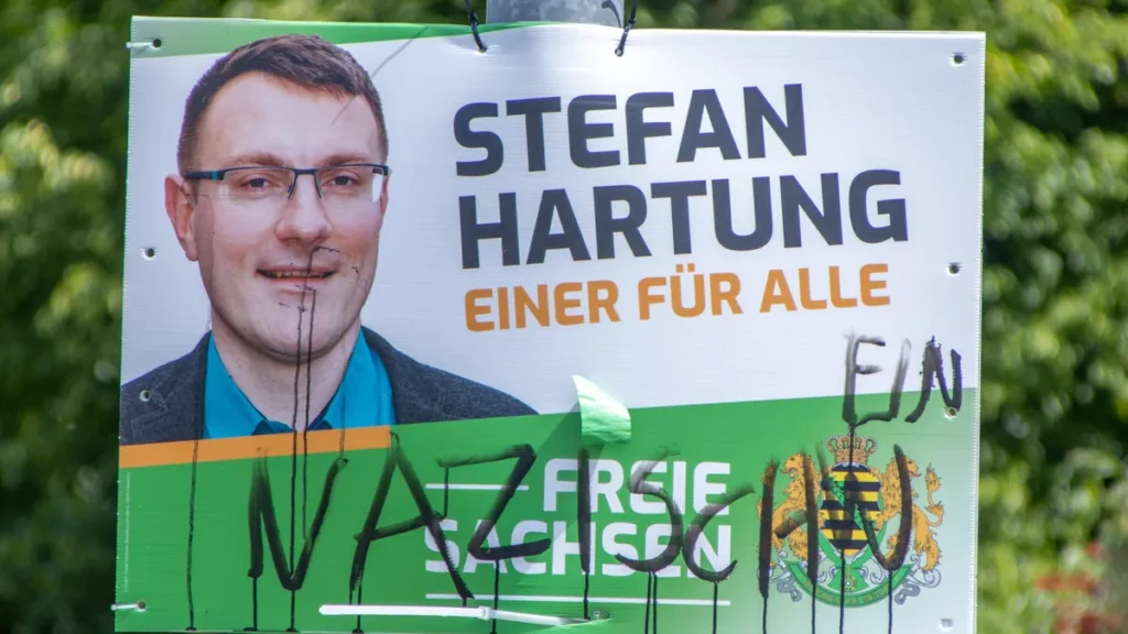 news-id-en-22-06-12-220612wahlplakat-wahlplakate-von-afd-und-freien-sachsen-beschaedigt-am-heutigen.webp