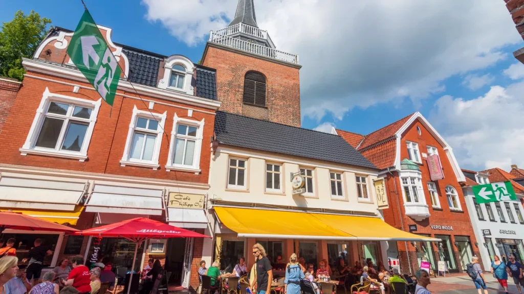 old-town-church-lambertikirche-street-burgstrasse-aurich-niedersachsen-lower-saxony-germany-ostfries.webp