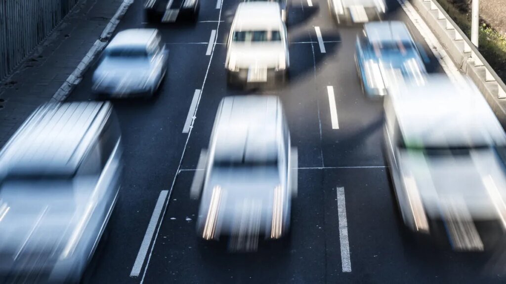 rushhour-die-liste-der-staedte-die-beschraenkungen-fuer-benziner-und-diesel-planen-wird-laenger.jpg