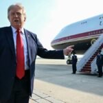 08-wunderschoen-trump-vor-dem-neuen-flieger-aus-katar-64218a669adeae9b.jpg