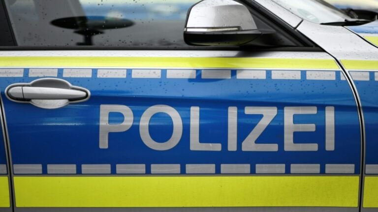 13-polizeiauto-402b8451c8d026e3.jpg