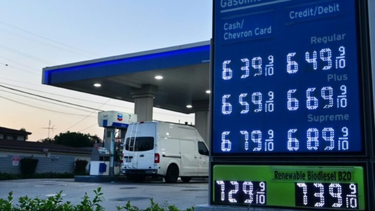 14-eine-tankstelle-in-monterey-park-kalifornien-5e9c11c71c89312f.jpg