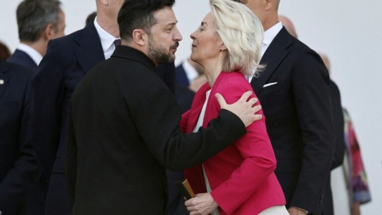 15-von-der-leyen-und-selenskyj-am-dienstag-in-paris-506a2ad60ec4277d.jpg