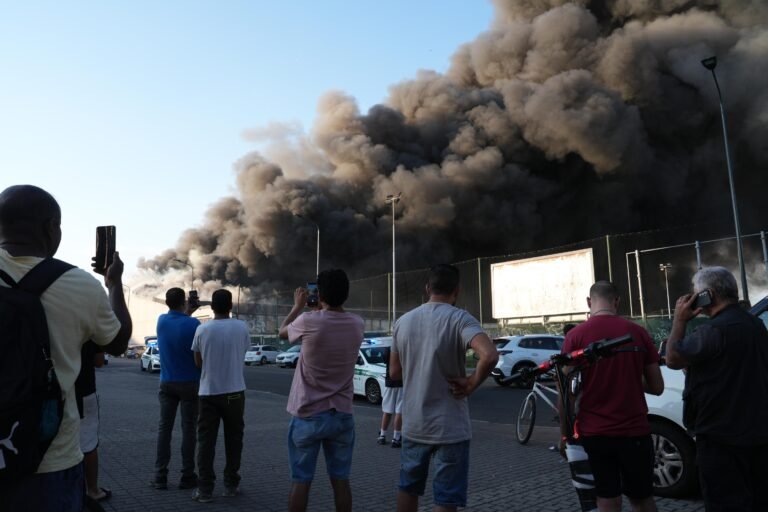 1783542008_l_incendio_a_milano.jpeg