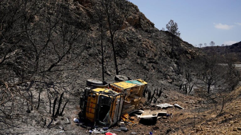 2026-07-13T145323Z-1529970986-RC20DMAJVEB9-RTRMADP-3-EUROPE-WEATHER-SPAIN-WILDFIRE.jpg