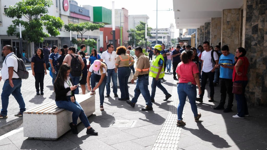 2026-07-17T154646Z-2137965662-RC2QFMA0NUHK-RTRMADP-3-EL-SALVADOR-QUAKE.jpg