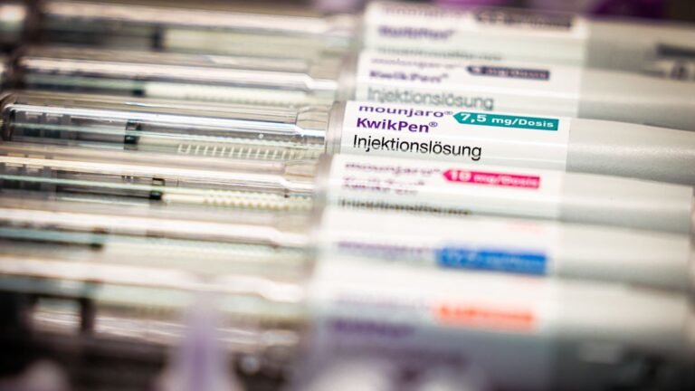 Abnehmspritzen-der-Firma-Eli-Lilly-mit-dem-Namen-Mounjaro-und-dem-Wirkstoff-Tirzepatid-in-verschiede.jpeg