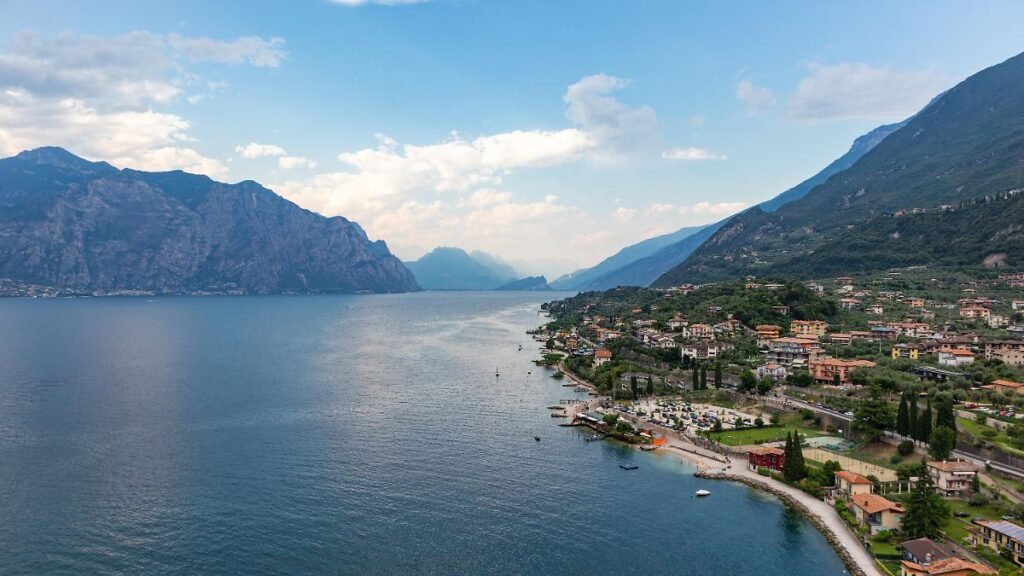 Blick-auf-den-Gardasee-von-Malcesine-Dorf.jpg