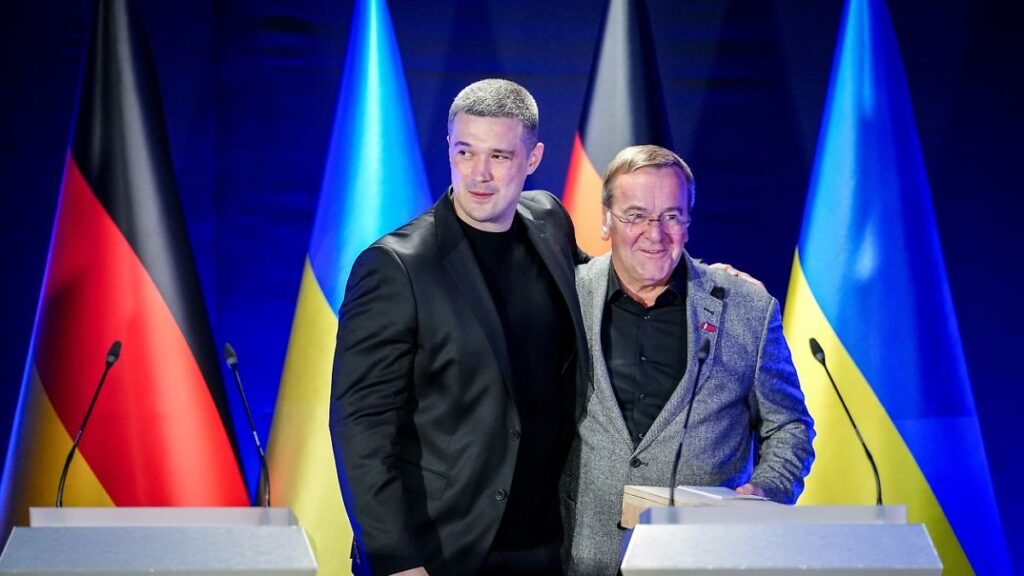 Boris-Pistorius-SPD-Bundesminister-der-Verteidigung-und-Mychajlo-Fedorow-Verteidigungsminister-der-U.jpeg