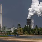 Extremes-Niedrigwasser-hier-beim-Thyssenkrupp-Steel-Stahlwerk-in-Duisburg-Marxloh-durch-den-niedrige.jpeg