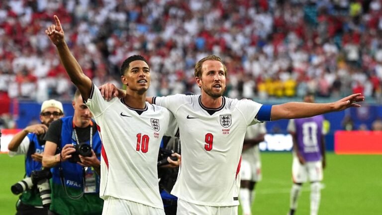 Jude-Bellingham-l-und-Harry-Kane-jubeln-ueber-den-Halbfinaleinzug.jpg