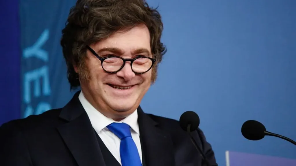 argentiniens-praesident-javier-milei-wird-das-wm-finale-gegen-spanien-aus-aberglauben-nicht-im-stadi.webp