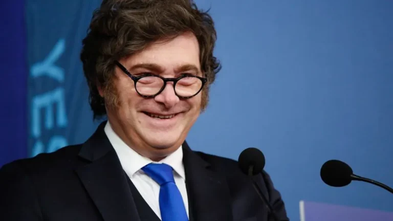 argentiniens-praesident-javier-milei-wird-das-wm-finale-gegen-spanien-aus-aberglauben-nicht-im-stadi.webp
